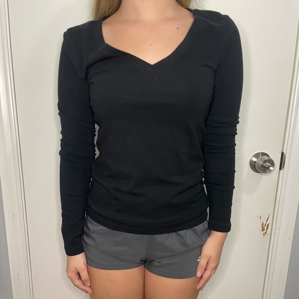 Black V-Neck Longsleeve